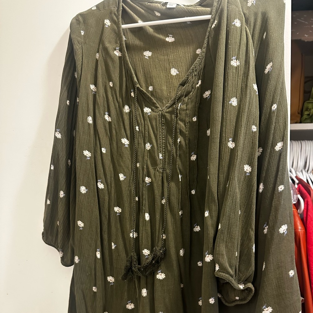 Green floral peasant top